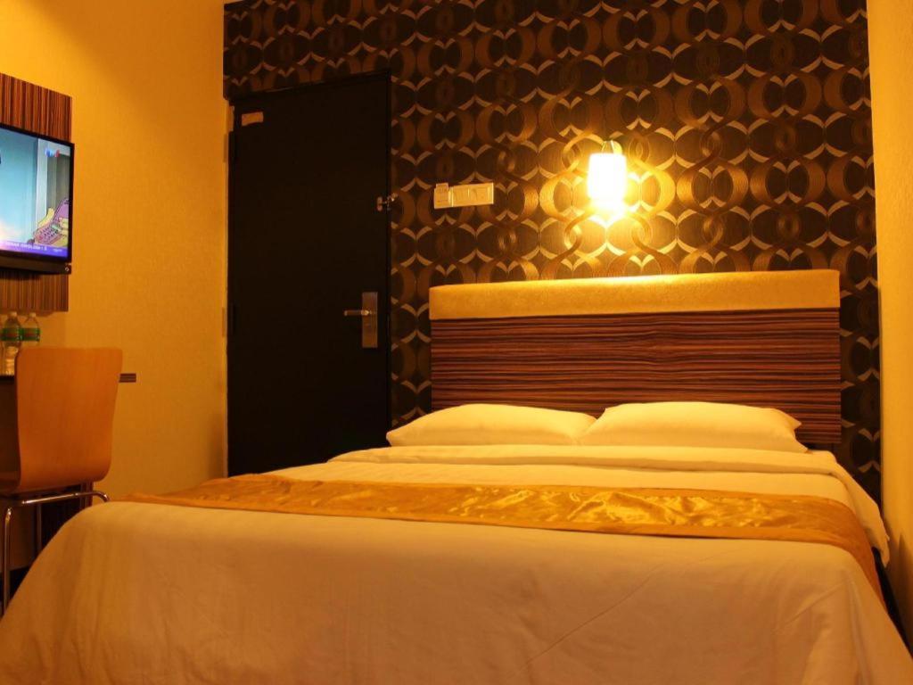 Clover Hotel 2*