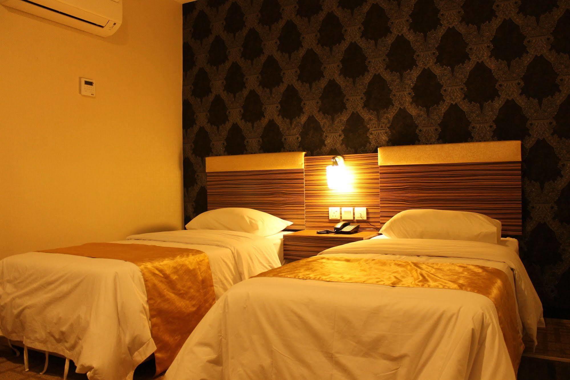 Clover Hotel